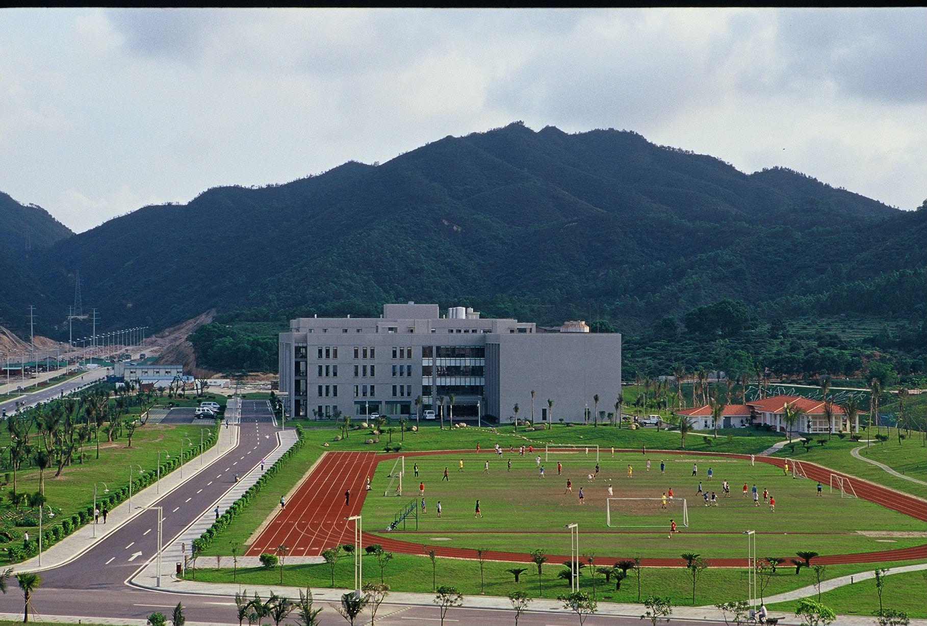 20231117交流中心与体育场.JPG