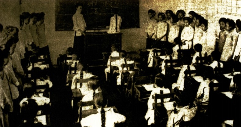 女师大学生在参加教育实习.jpg