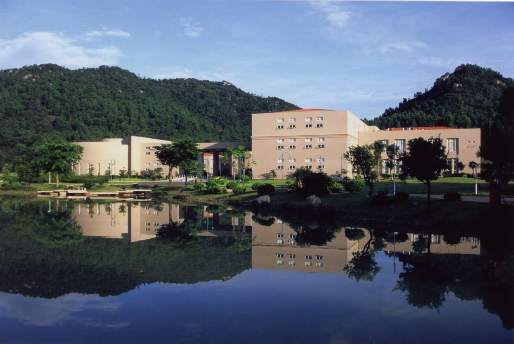 20050626建成后的乐育楼.jpg
