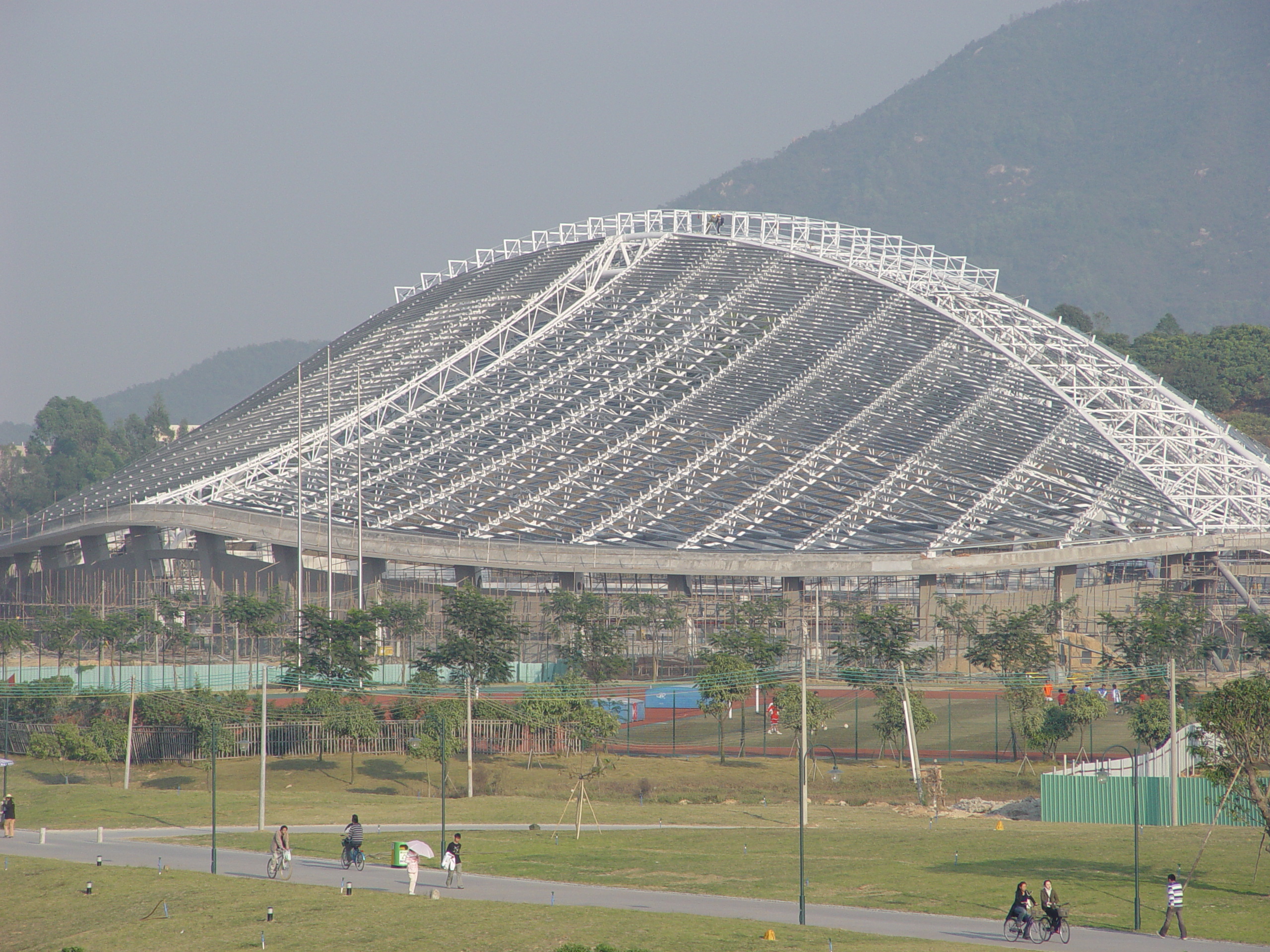 20041210体育馆建设中.JPG